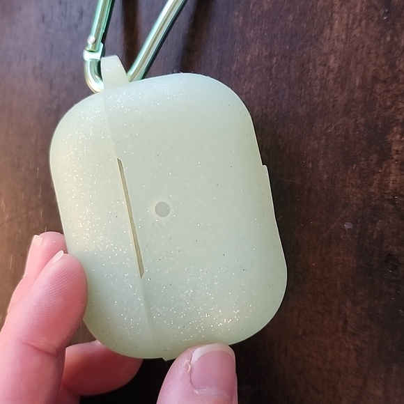 Glitter green air pods case - Picture 2 of 6